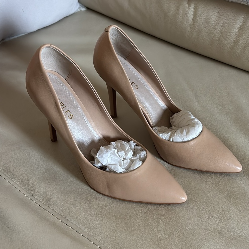 NIB Charles David Nude Stiletto Heels